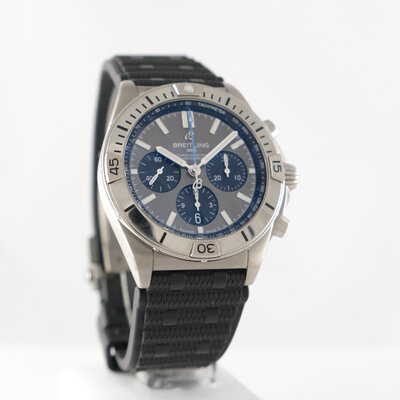 Breitling · Chronomat B01 42