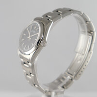 Rolex · Oyster Medium — 4 / 7 Rolex · Oyster Medium — 4 / 7