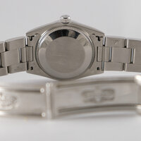 Rolex · Oyster Medium — 6 / 7 Rolex · Oyster Medium — 6 / 7