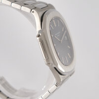 Patek Philippe · Nautilus Jumbo — 4 / 7 Patek Philippe · Nautilus Jumbo — 4 / 7