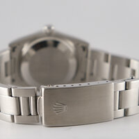 Rolex · Oyster Medium — 3 / 7 Rolex · Oyster Medium — 3 / 7