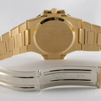 Patek Philippe · Nautilus — 8 / 10