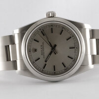 Rolex · Oyster Medium — 9 / 9 Rolex · Oyster Medium — 9 / 9