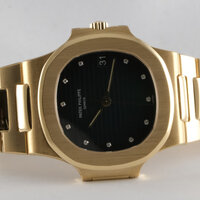 Patek Philippe · Nautilus — 9 / 10