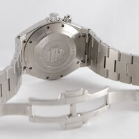 Vacheron Constantin · Overseas GMT Automatic — 7 / 8 Vacheron Constantin · Overseas GMT Automatic — 7 / 8