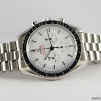 Omega · Speedmaster Moonwatch Professional — 8 / 9