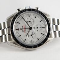 Omega · Speedmaster Professional Moonwatch — 8 / 9