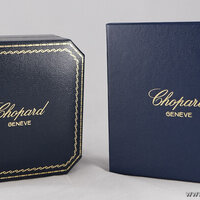 Chopard · Schmuckbox blau mit Umkarton (flach) — 2 / 2 Chopard · Schmuckbox blau mit Umkarton (flach) — 2 / 2