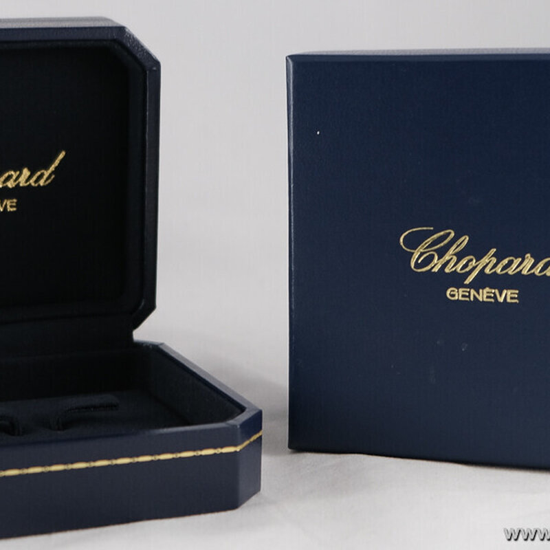 Chopard · Schmuckbox blau mit Umkarton (hoch) — 1 / 2 Chopard · Schmuckbox blau mit Umkarton (hoch) — 1 / 2