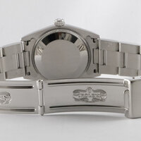 Rolex · Oyster Medium — 6 / 9 Rolex · Oyster Medium — 6 / 9