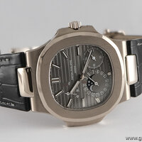 Patek Philippe · Nautilus — 8 / 9 Patek Philippe · Nautilus — 8 / 9
