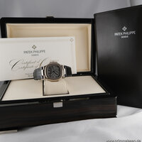 Patek Philippe · Nautilus — 9 / 9 Patek Philippe · Nautilus — 9 / 9