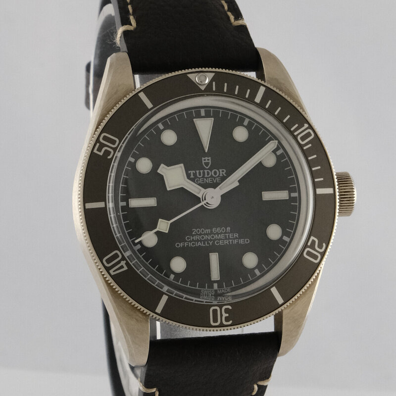 Tudor · Black Bay 58 925 — 1 / 8
