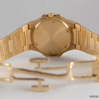Patek Philippe · Damen Nautilus — 7 / 8 Patek Philippe · Damen Nautilus — 7 / 8