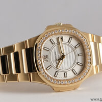 Patek Philippe · Damen Nautilus — 8 / 8 Patek Philippe · Damen Nautilus — 8 / 8