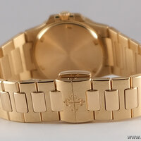 Patek Philippe · Damen Nautilus — 5 / 8 Patek Philippe · Damen Nautilus — 5 / 8