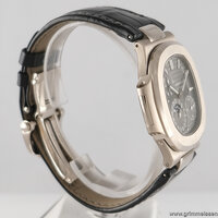 Patek Philippe · Nautilus — 4 / 9 Patek Philippe · Nautilus — 4 / 9