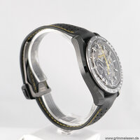 Omega · Speedmaster Apollo 8 Keramik DARK SIDE OF THE MOON — 4 / 8 Omega · Speedmaster Apollo 8 Keramik DARK SIDE OF THE MOON — 4 / 8
