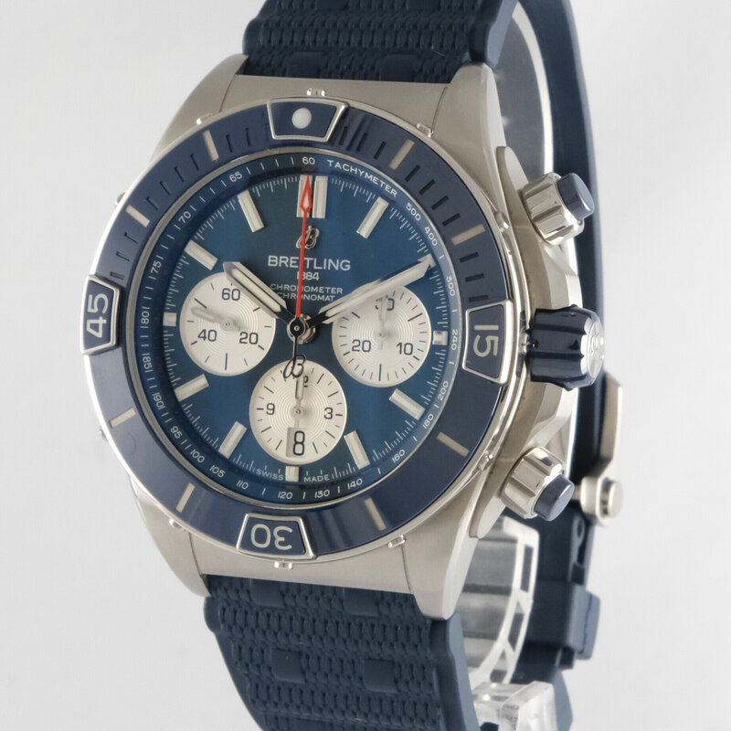 Breitling · Super Chronomat B01 44 — 1 / 8