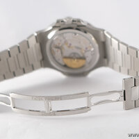 Patek Philippe · Nautilus — 6 / 9