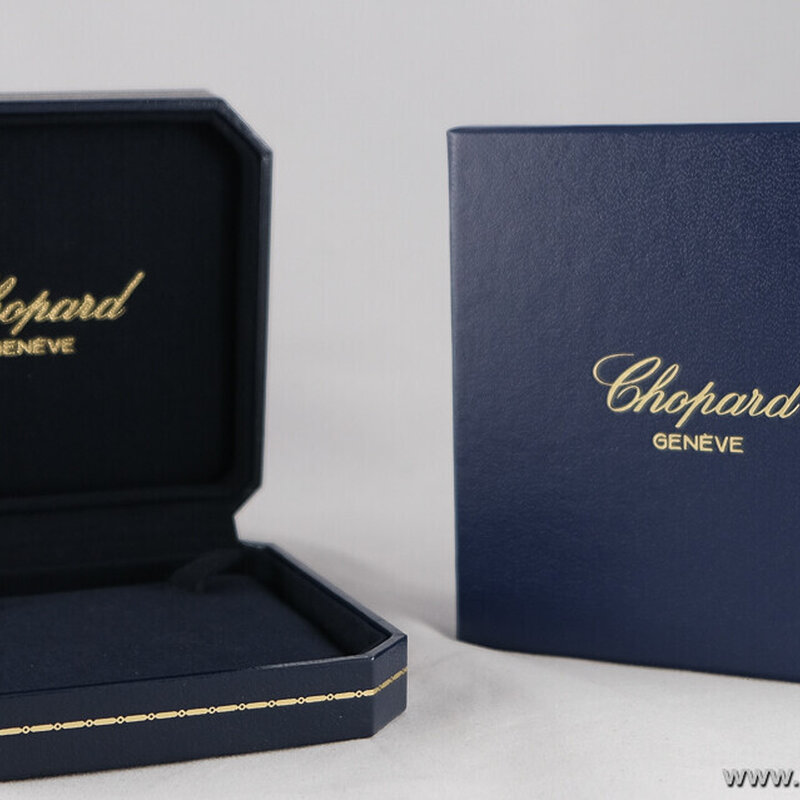 Chopard · Schmuckbox blau mit Umkarton (flach) — 1 / 2 Chopard · Schmuckbox blau mit Umkarton (flach) — 1 / 2