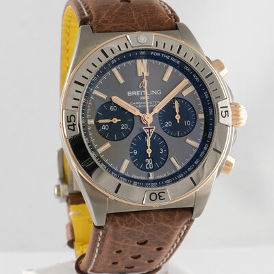 Breitling · Chronomat B01 42 Triumph