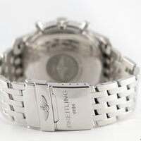 Breitling · Navitimer World — 8 / 9 Breitling · Navitimer World — 8 / 9