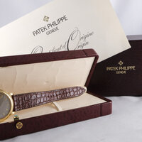 Patek Philippe · Calatrava — 3 / 8