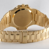 Patek Philippe · Nautilus — 5 / 10