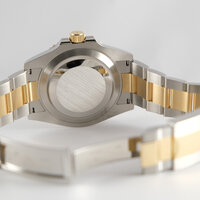 Rolex · Submariner Date — 8 / 9 Rolex · Submariner Date — 8 / 9