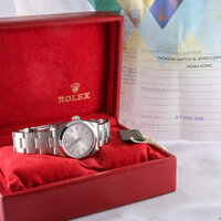 Rolex · Oyster Medium — 3 / 9 Rolex · Oyster Medium — 3 / 9