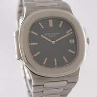 Patek Philippe · Nautilus Jumbo — 2 / 7 Patek Philippe · Nautilus Jumbo — 2 / 7