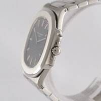 Patek Philippe · Nautilus Jumbo — 3 / 7 Patek Philippe · Nautilus Jumbo — 3 / 7